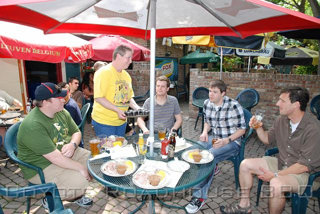 pigroast_2010_040.jpg